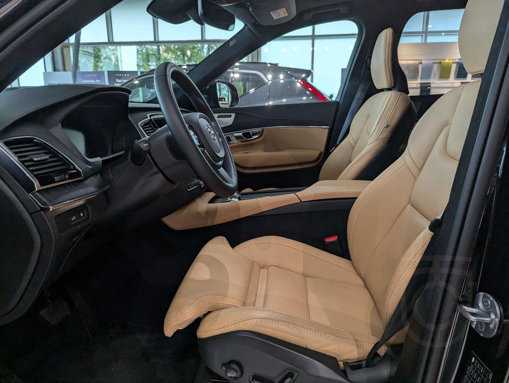 Volvo XC90 Ultra Dark Recharge Plug-In Hybrid AWD