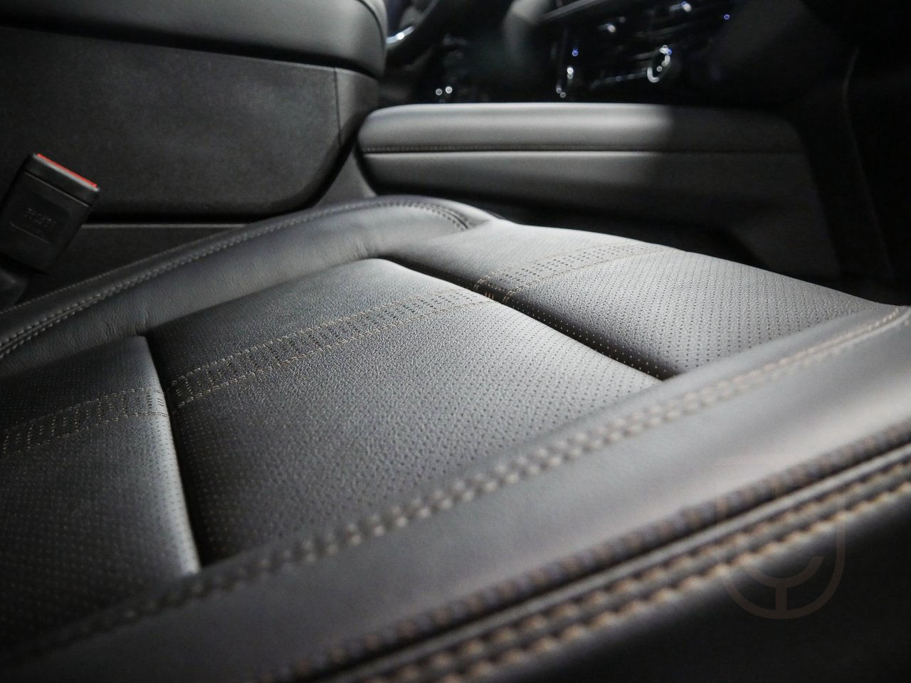 Chevrolet Suburban High Country DELUXE V8