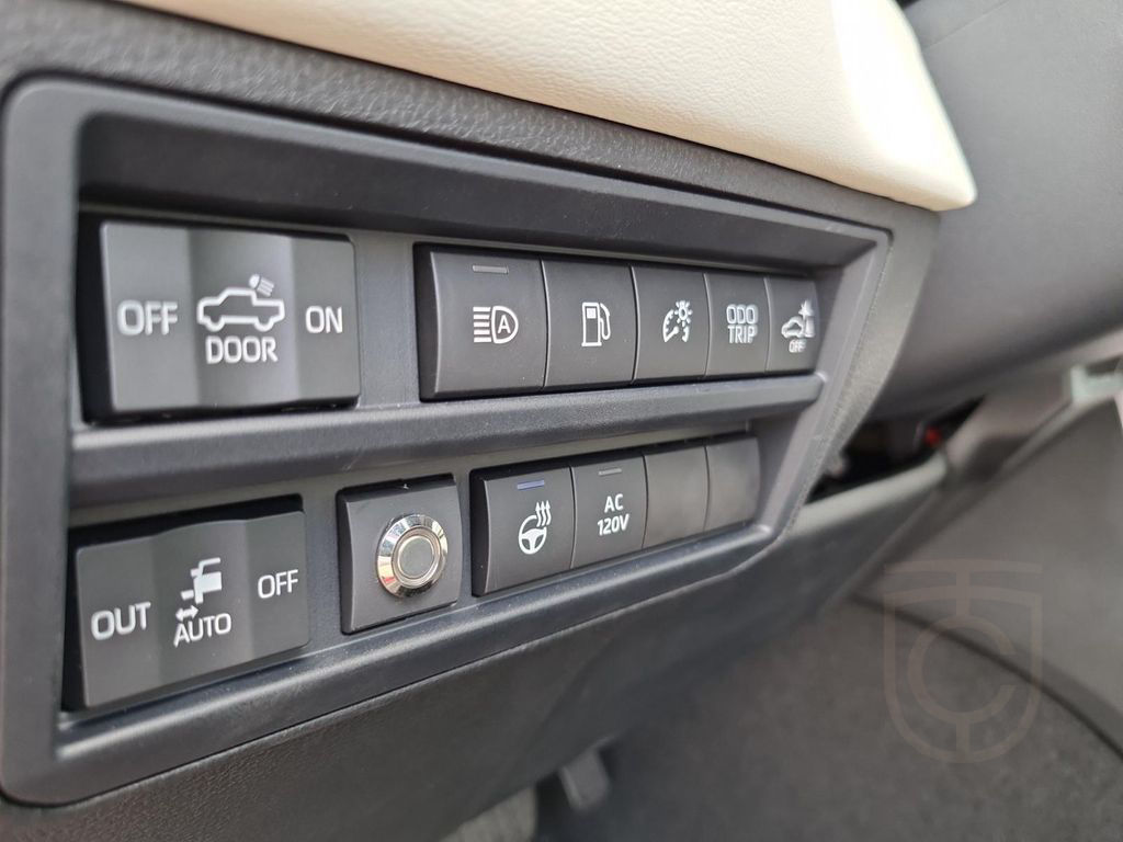 Toyota Tundra Capstone 4x4 Hybrid CrewMax - VOLL