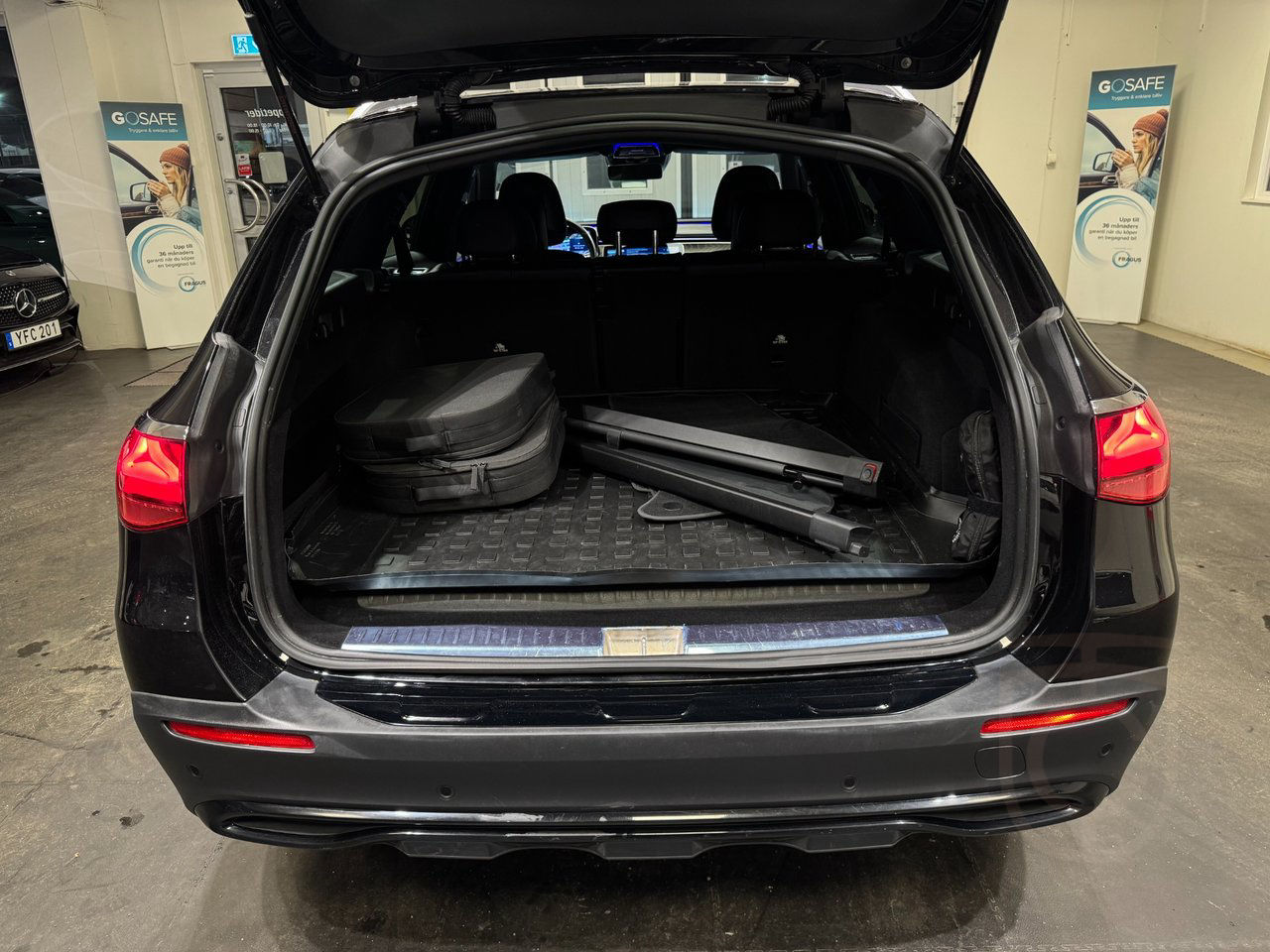 Mercedes-Benz E 300 de 4MATIC All-Terrain Driver assist