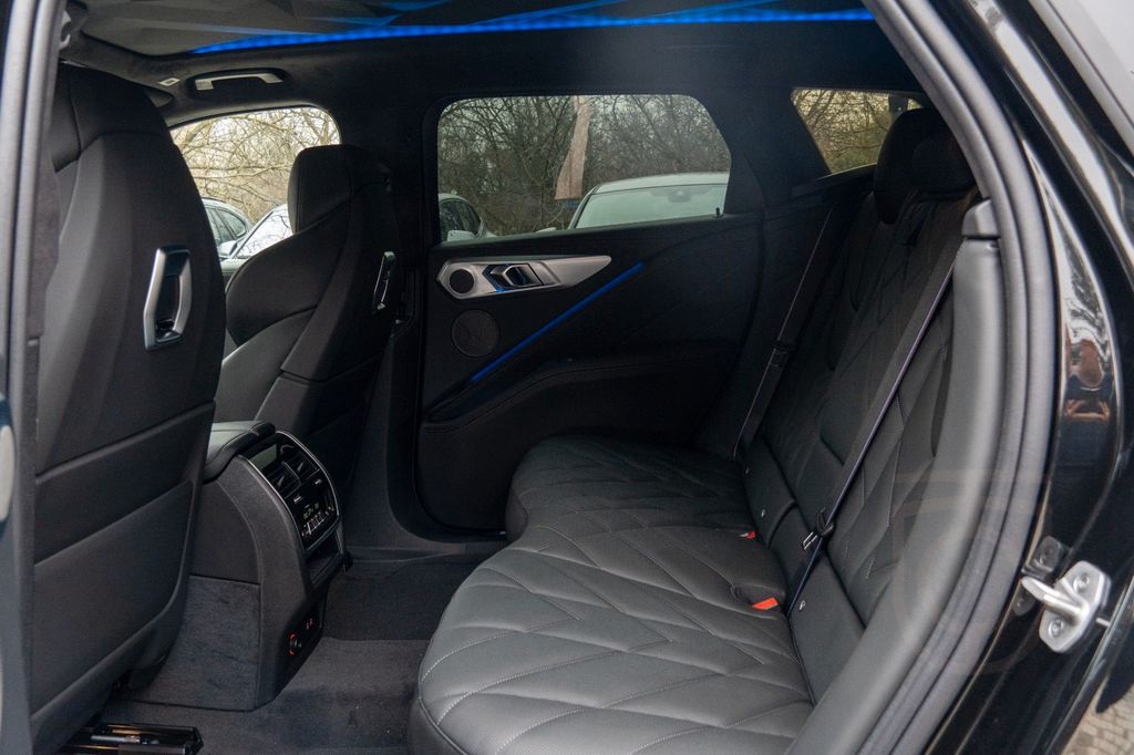 BMW XM 50e DR.ASS.PRO..MASSAGE.SOFTCL.360°.H/K.AHK