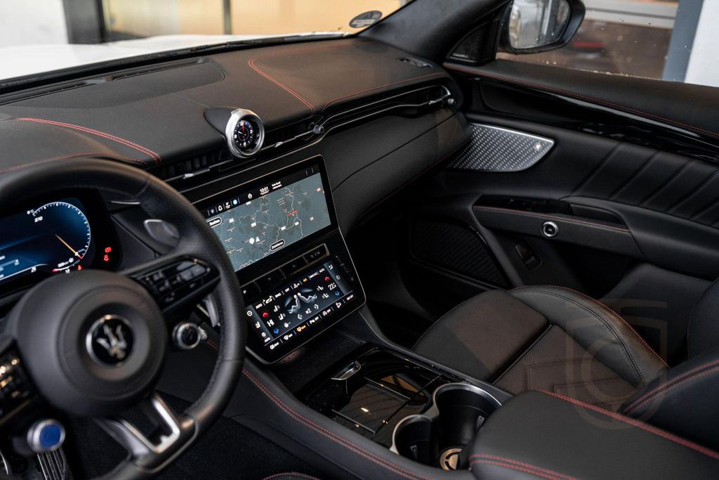 Maserati Grecale Modena Hybrid MY24 Pano ADAS Led 360 20"
