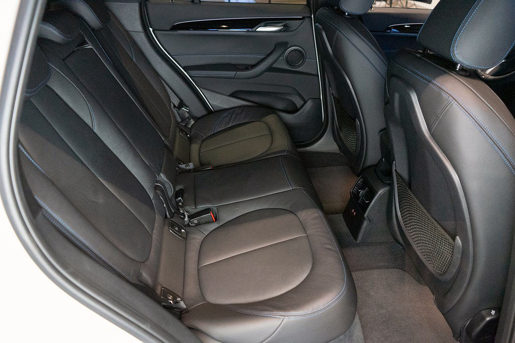BMW X1 xDrive 25e M-Sport / Connected / Läder / Drag/ 19 tum