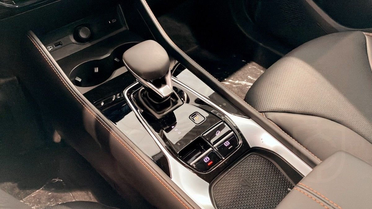 MG HS LUXURY PLUG-IN HYBRID