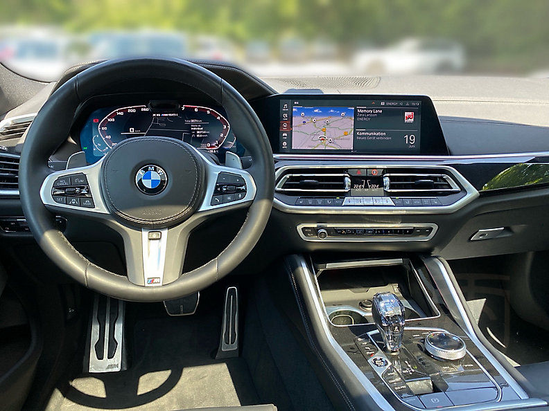 BMW X6 M50i