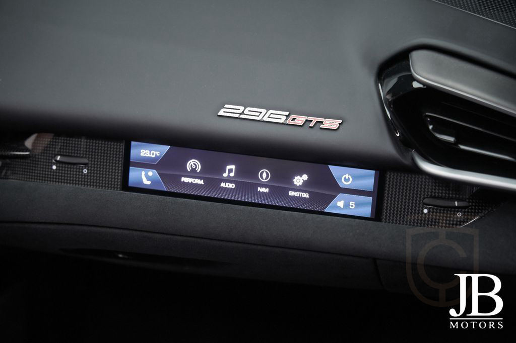 Ferrari 296 GTS Nero Daytona LIFT JBL CARBON SURROUND
