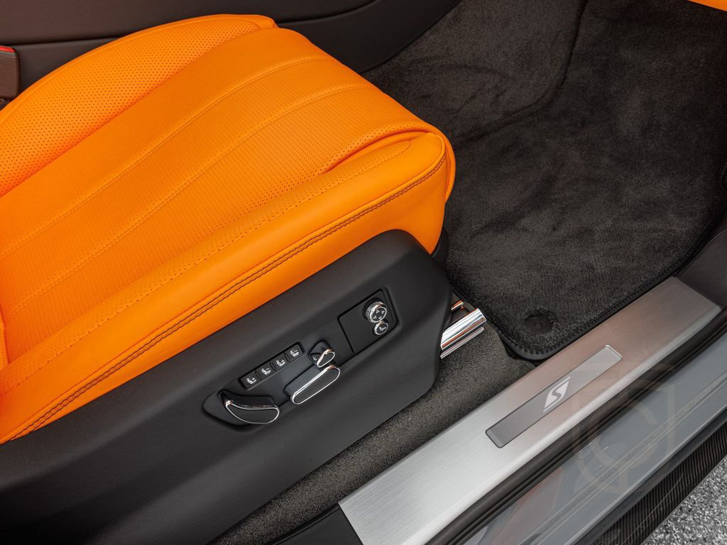 Bentley Bentayga S V8 / Mandarin - Lederfarbe