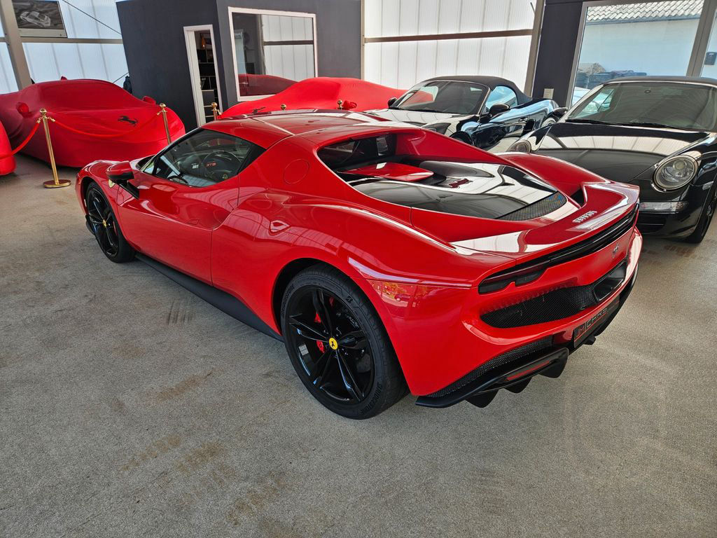 Ferrari 296 GTB *Racing/Lift/LED/Carbon/Kam/BRD/1.Hand*
