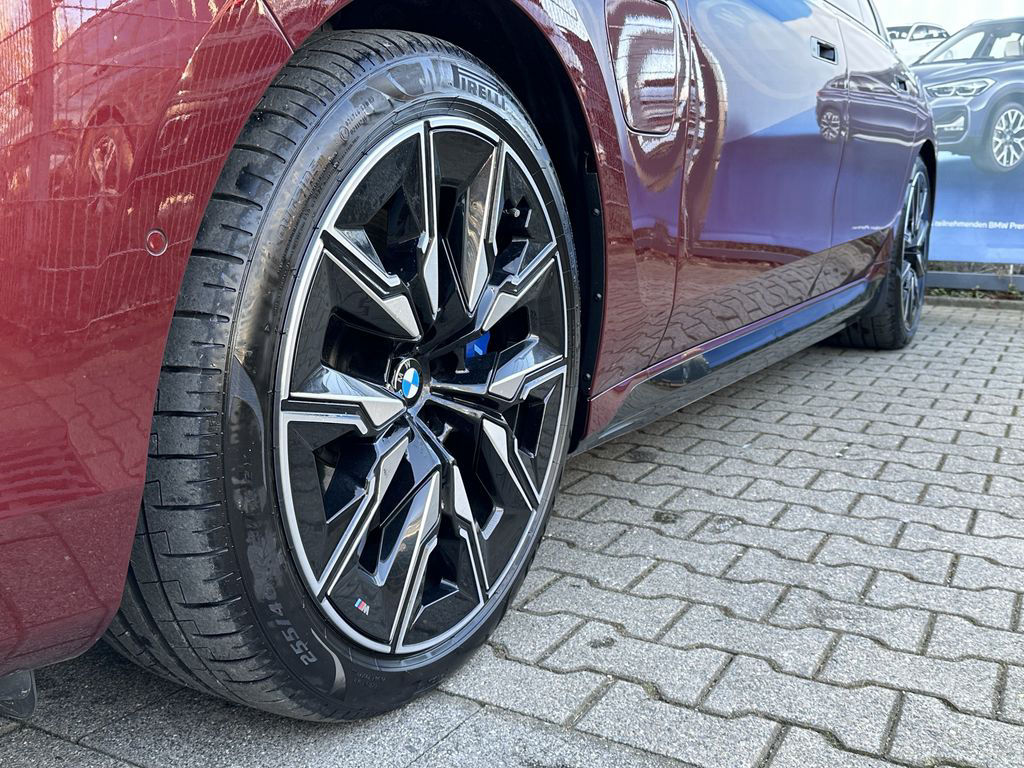 BMW M760e xDrive M Sport Autobahnas Autm.Tür Massage