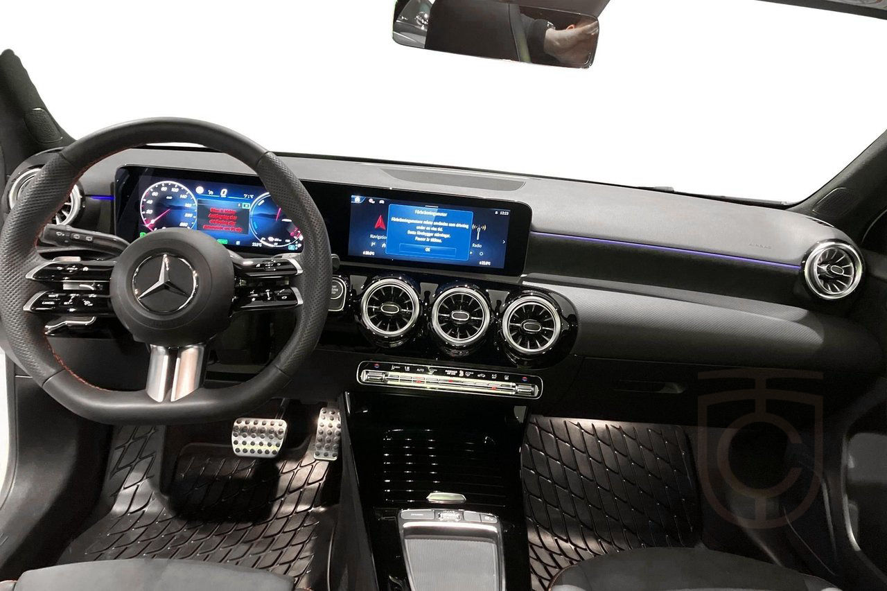 Mercedes-Benz A 250 e AMG Night Package Panorama
