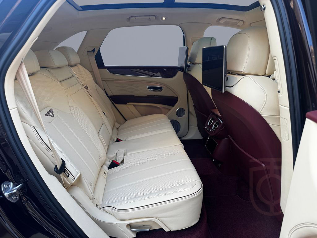 Bentley Bentayga AZURE V8 - MY25 - BENTLEY BERLIN -