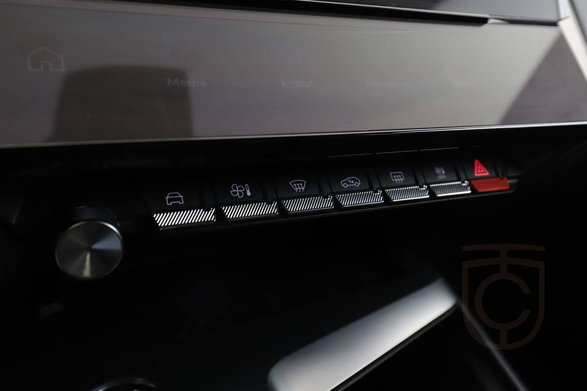 Peugeot 408 Plug-In Hybrid 225 EAT 166kW 2022