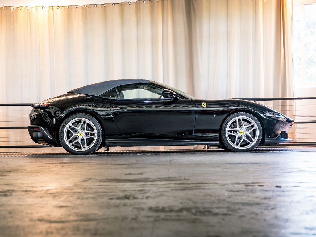 Ferrari Roma Spider 360° CARBON BEIFAHRERDISPLAY