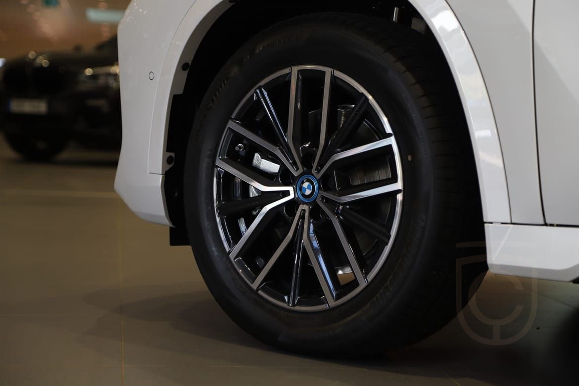 BMW iX1 xDrive30 M Sport