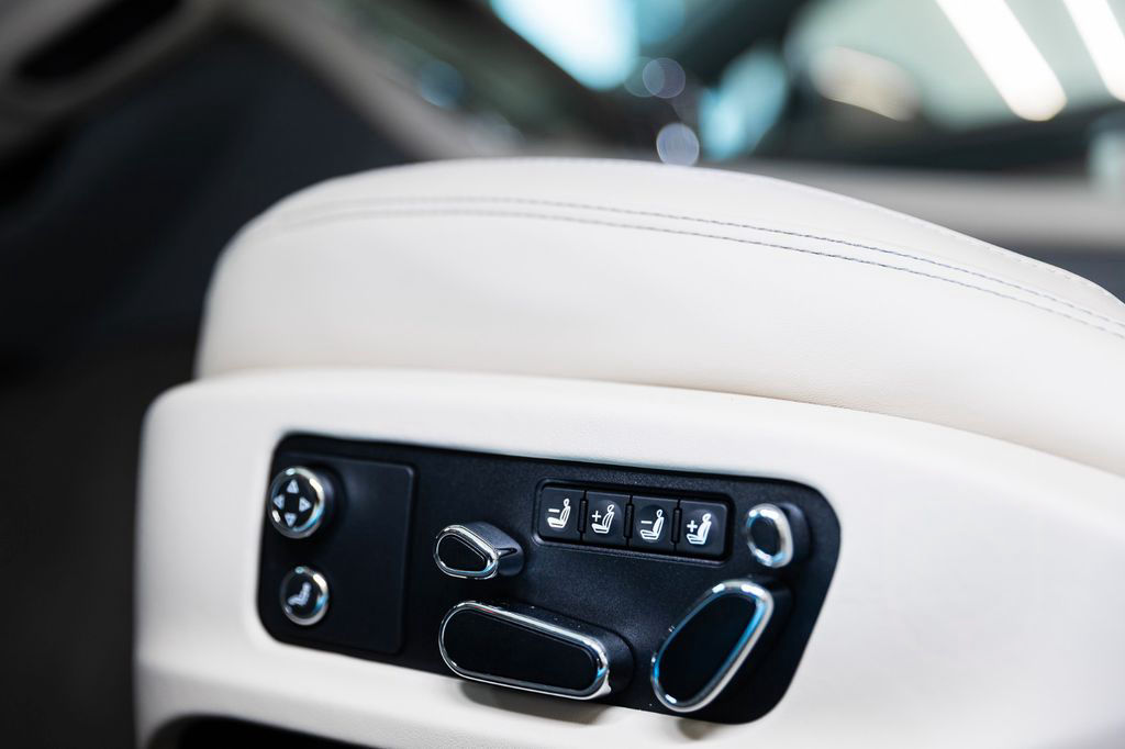 Bentley Continental GT Azure - Naim, Blackline spec.