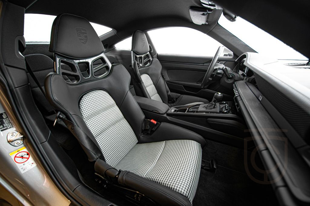 Porsche 992 GT3 Touring / 1520km / Houndstooth / VAT