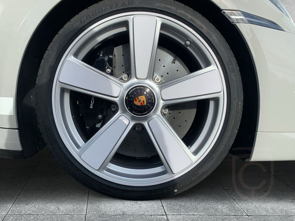 Porsche 992 TURBO 50 JAHRE HERITAGE DESIGN PAKET