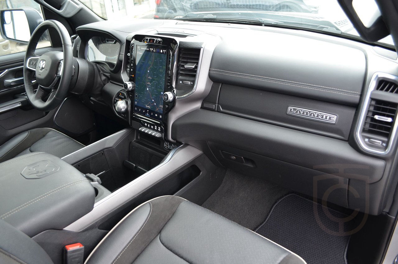 Dodge RAM 5.7 V8 HEMI AWD Laramie Black