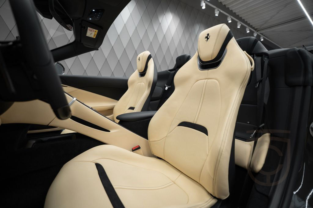Ferrari Roma Spider 2025 GREY/BEIGE XLED CAMERA