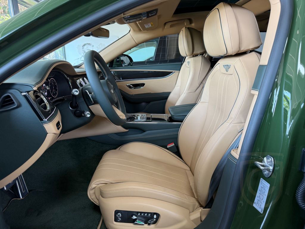 Bentley Flying Spur S V8- Carbon- B&O- Pano