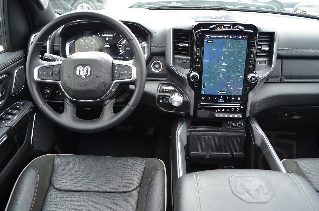 Dodge RAM 5.7 V8 HEMI AWD Laramie Black
