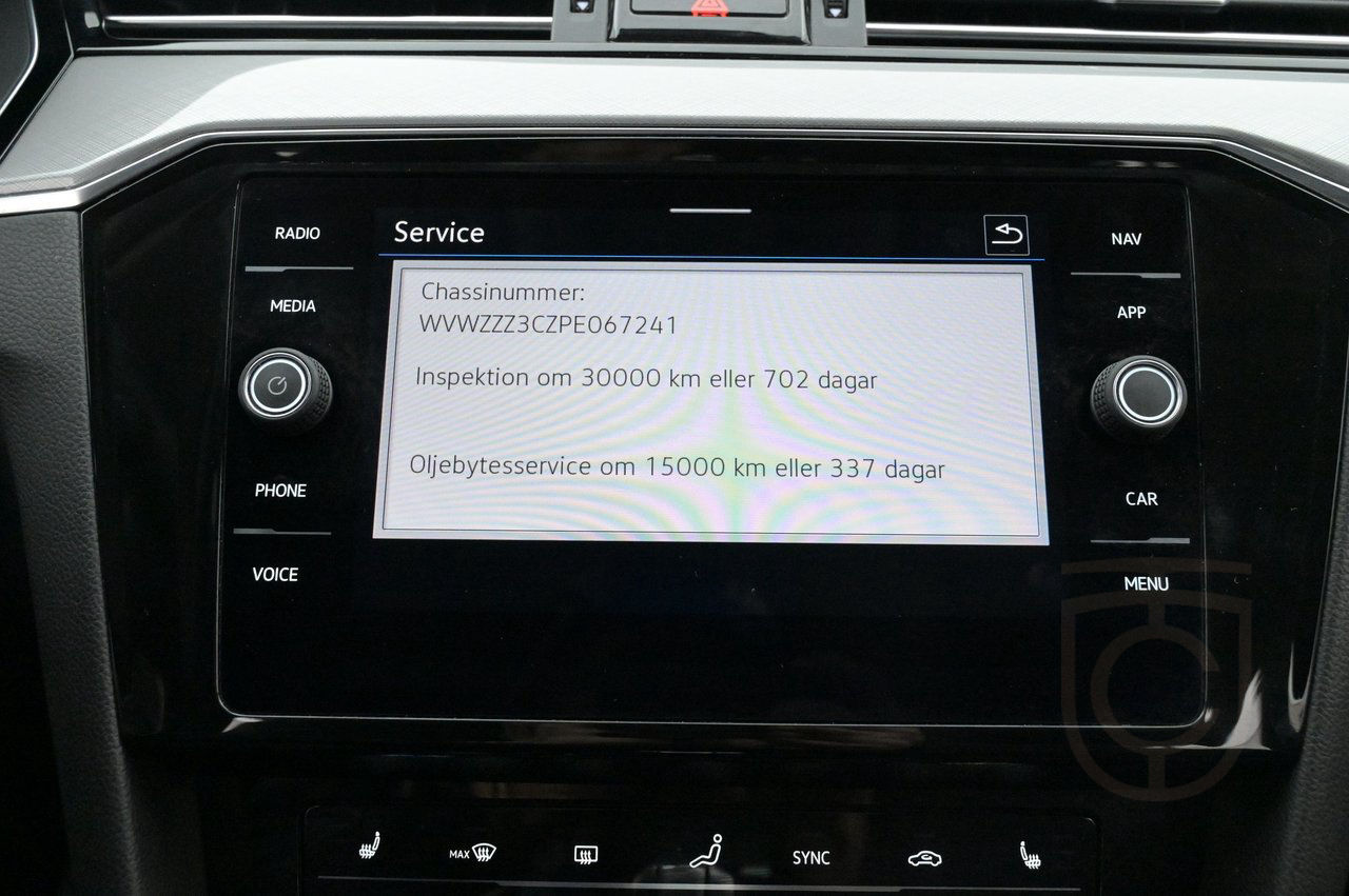 Volkswagen Passat Variant GTE Executive Bus.