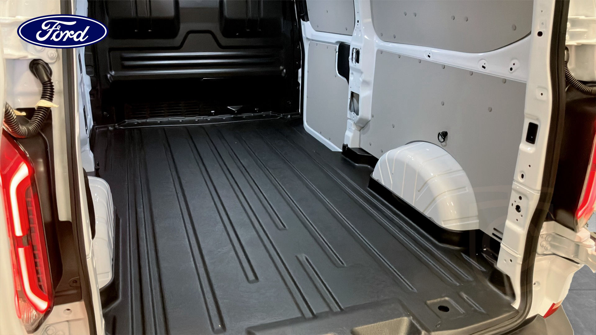 Ford E-Transit Custom 320