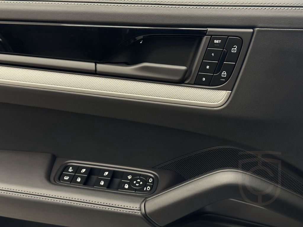 Porsche Cayenne S E-Hybrid Coupé AHK PANO BOSE
