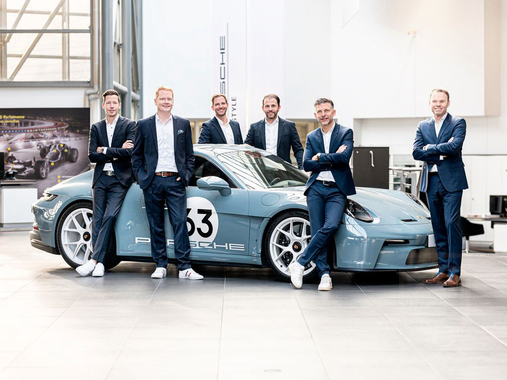 Porsche 992 -2 (911) Carrera 4 GTS Schiebedach Lift HD-M