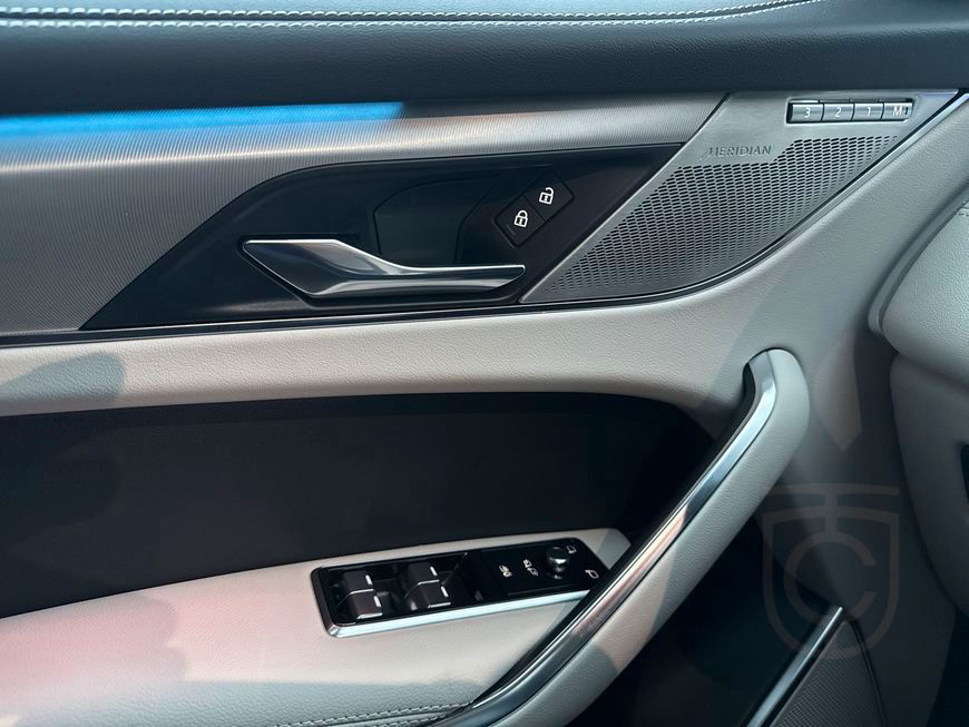 Jaguar F-Pace D300 AWD R-Dynamic SE 221 kW, 5-türig (Di