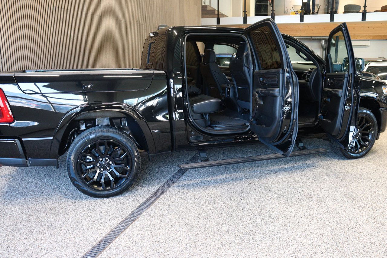 Dodge RAM 1500 Limited Night Rambox