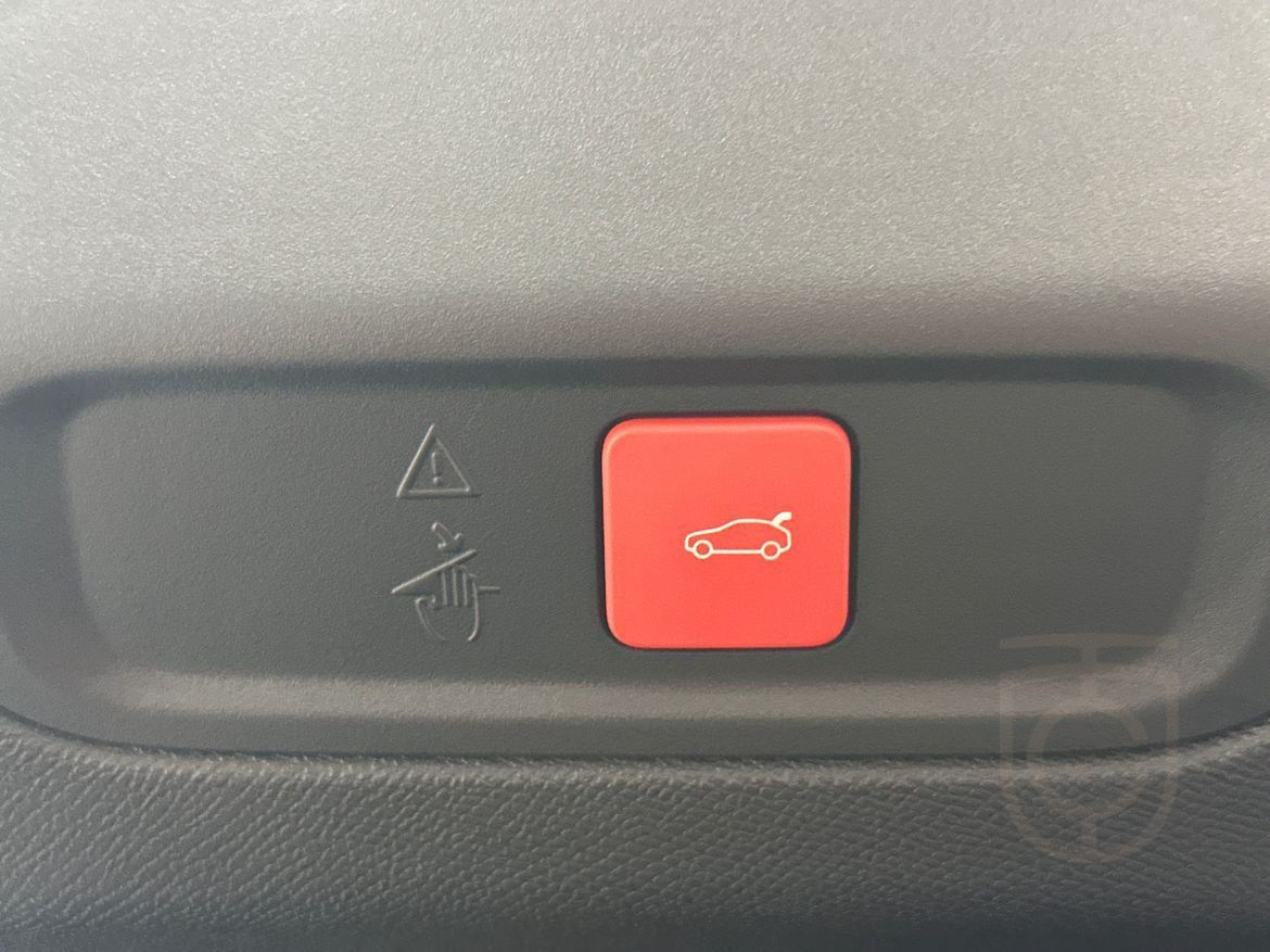 Peugeot 408 Hybrid 136 GT