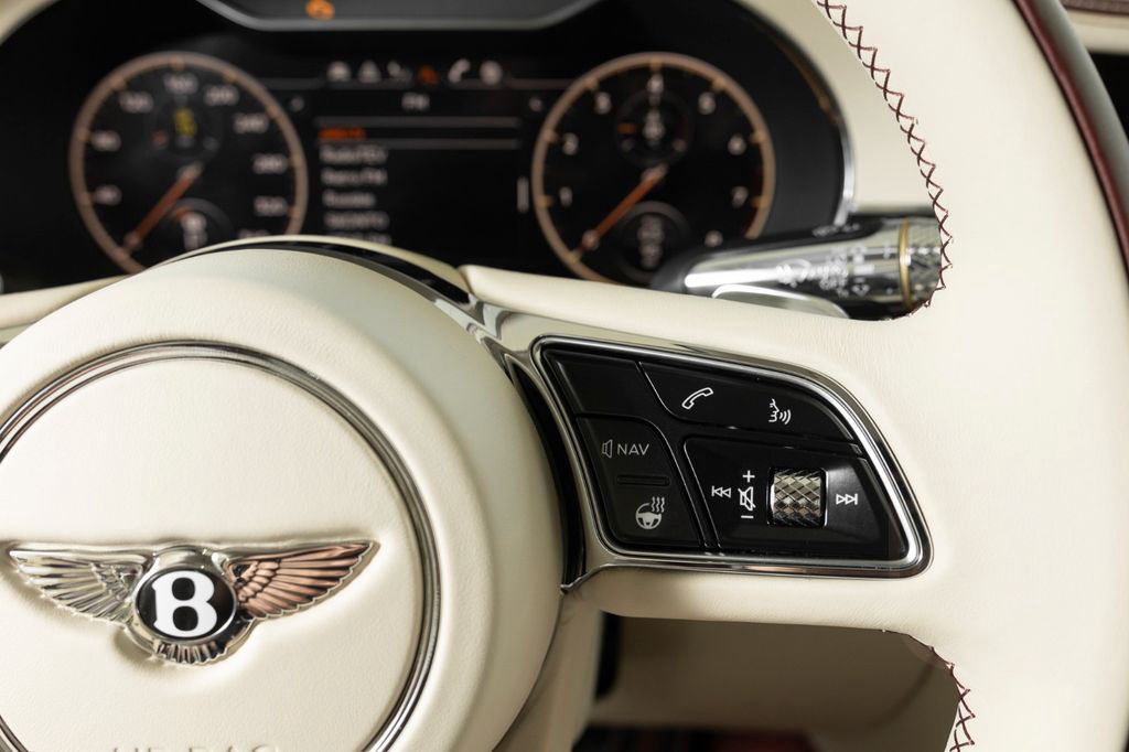 Bentley Flying Spur Azure V8 - Naim, Burgundy red