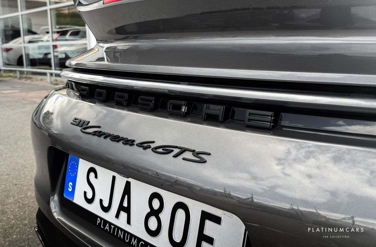 Porsche 911 992 Carrera 4 GTS