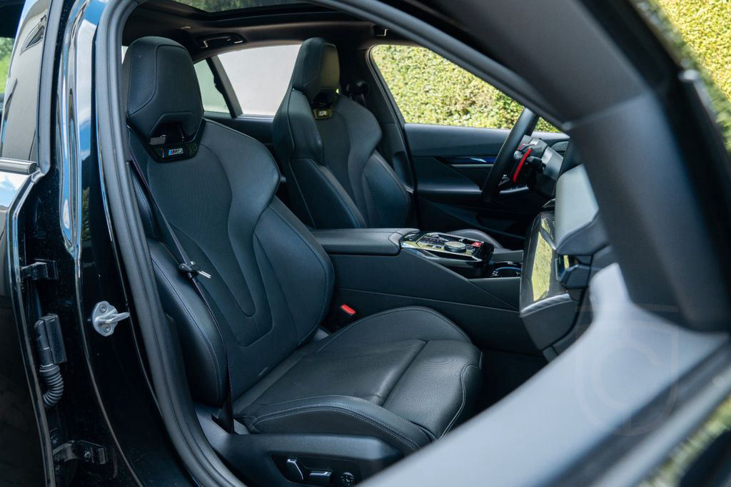 BMW M5 Limousine/ DRIVING PROF. / COMFORT PAKET/ B&W