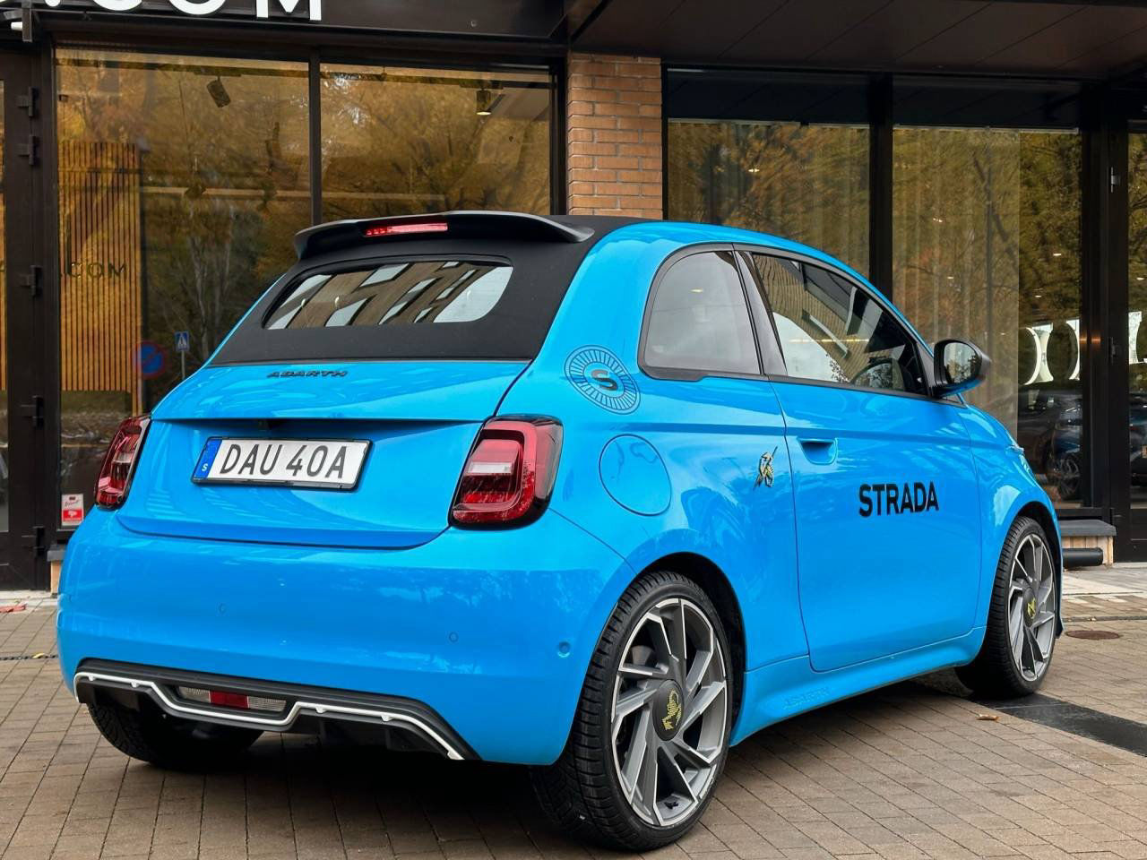 Abarth 500 e Cabrio Scorpionissima