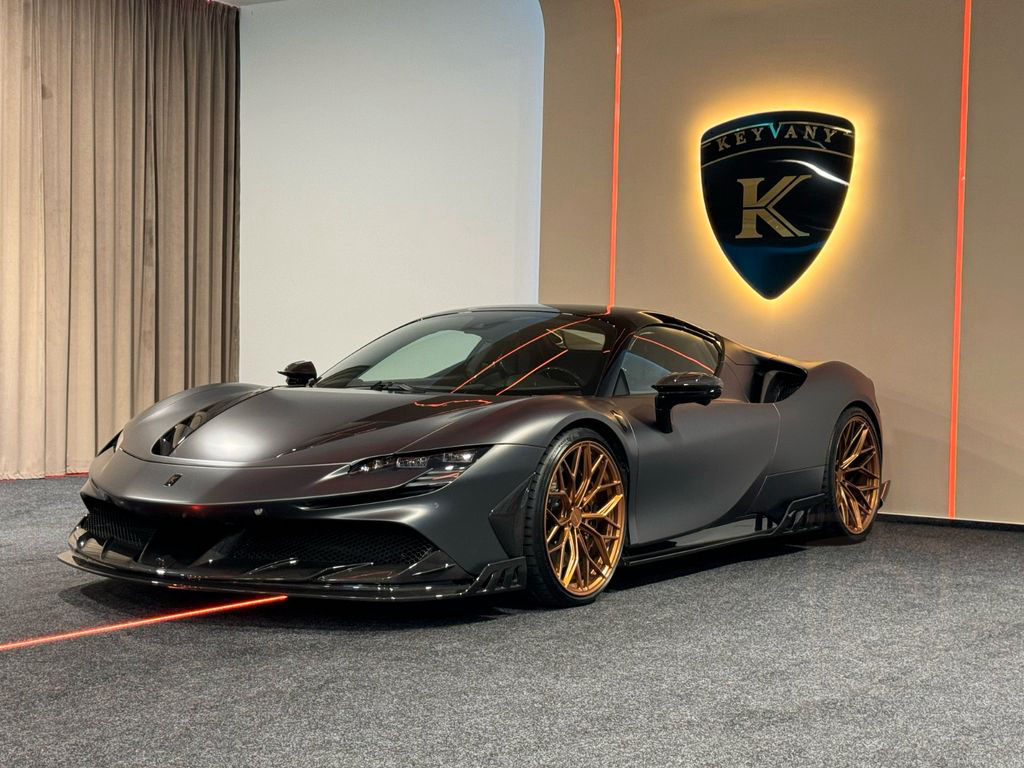 Ferrari SF90 SPIDER LIFT/CARBON/TAILORMADE/KEYVANY!