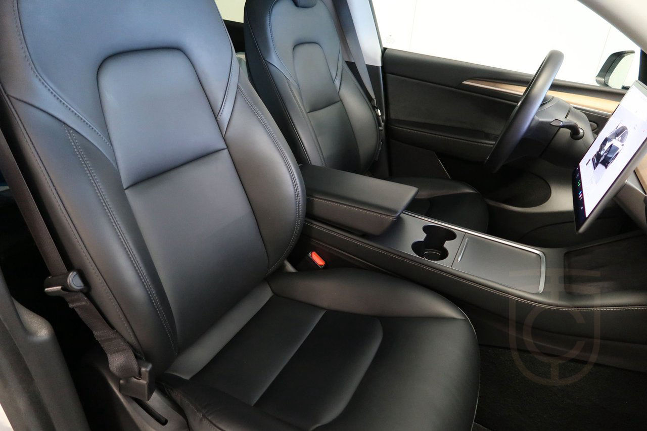Tesla Model Y Long Range AWD Panorama-Kamera-Navi