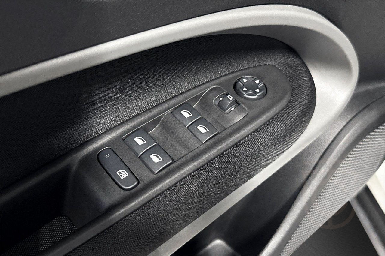 Jeep Avenger e-Hybrid 1.2 Turbo LONGITUDE NYBILSGARANTI