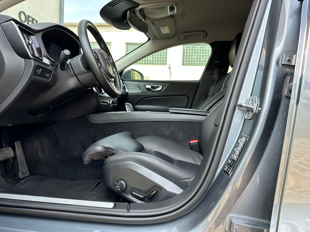 Volvo V60 CC B4 AWD Momentum