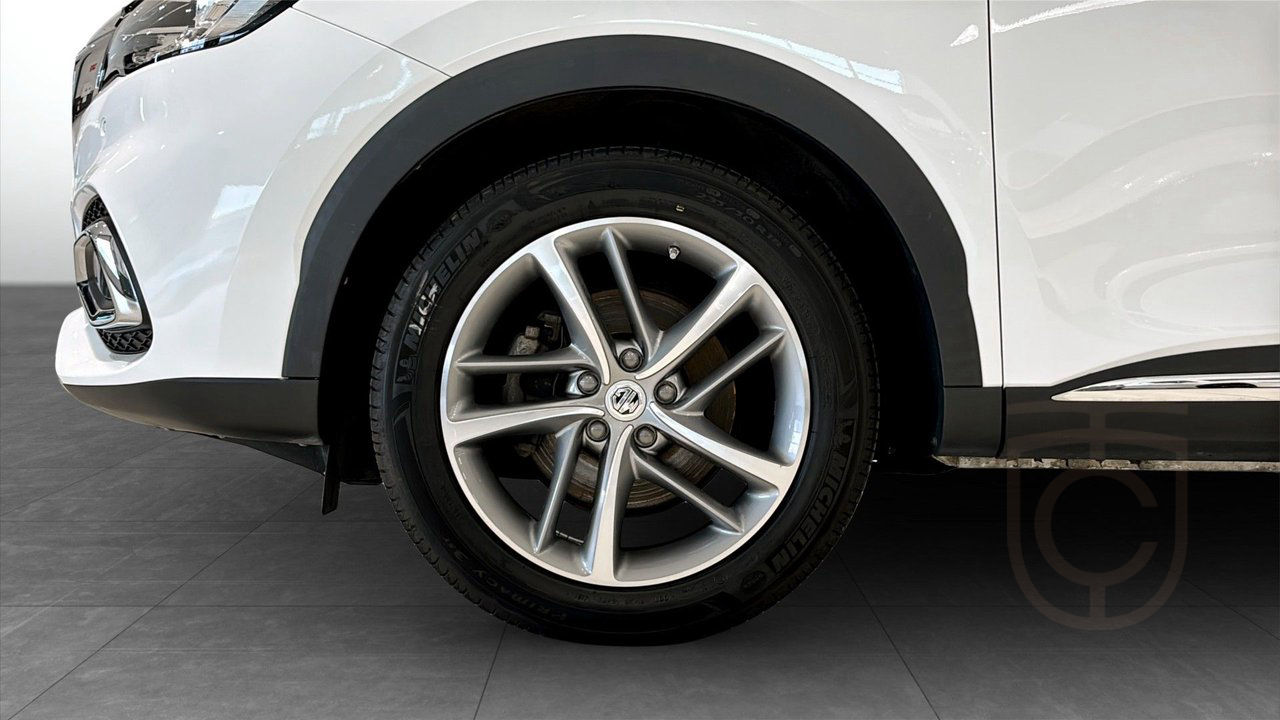 MG EHS Plug-in Hybrid Luxury