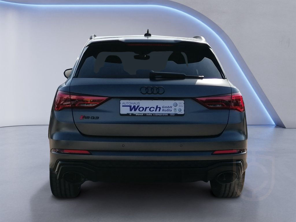 Audi RS Q3 S tronic PANO+MATLACK+280VMAX+AHK+KERAMIK