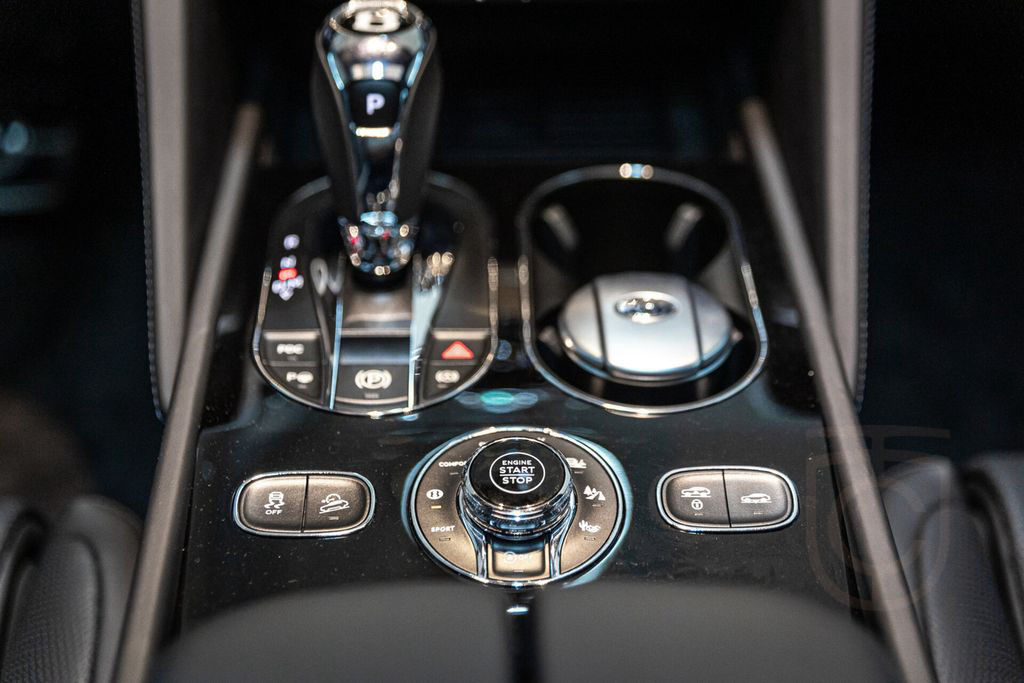 Bentley Bentayga V8 Azure EWB |First Edition|Black Line|