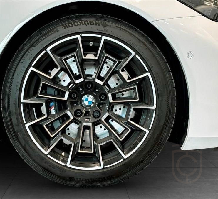 BMW M5 xDrive G90 727hp Hybrid TOWBAR B&W HUD *VAT*