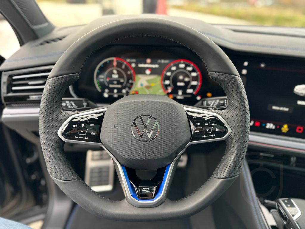 Volkswagen Touareg R eHYBRID+AHK+PANO+DYNAUDIO+SOFTCLOSE