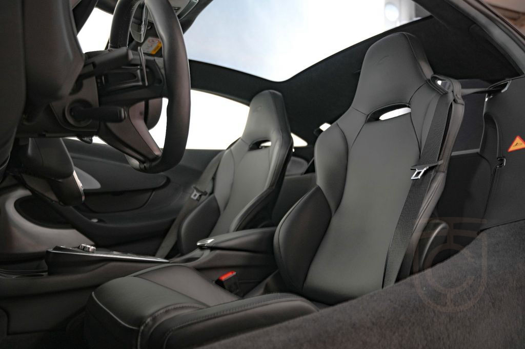 McLaren GT | Premium | Panoramic | B&W | Lift | VAT