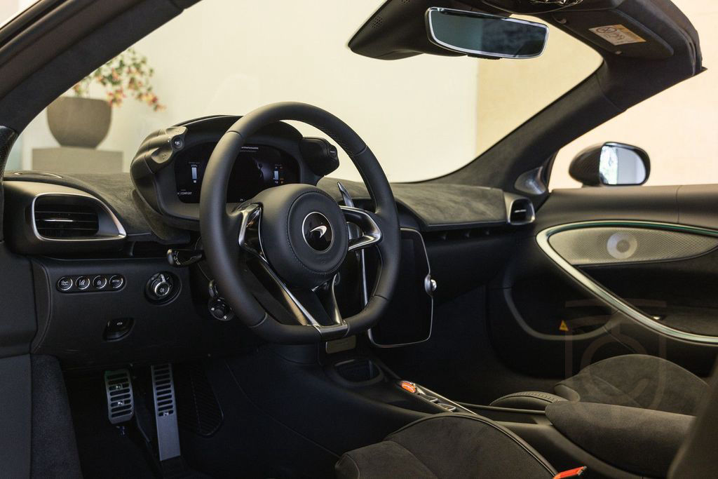 McLaren Artura Spider