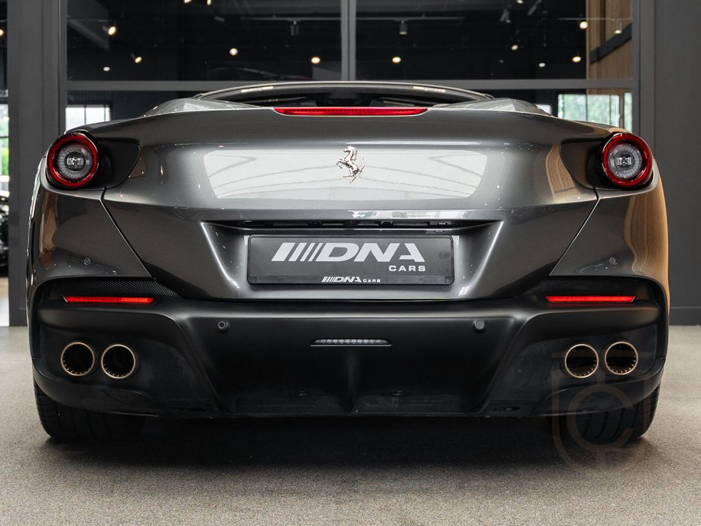 Ferrari Portofino M V8 HELE Carbon Daytona Seats 3.9 Por